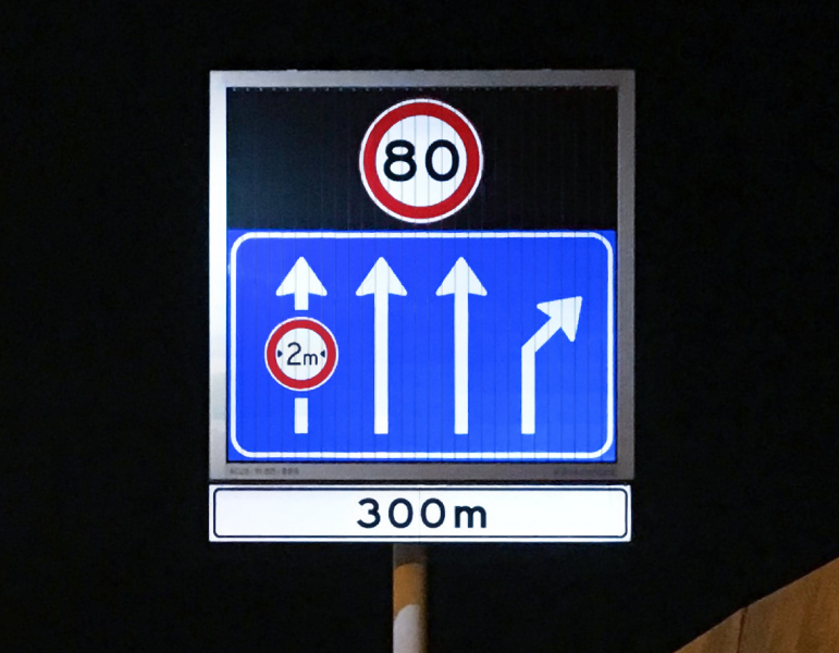Señal dinámica de carril en arcén 4