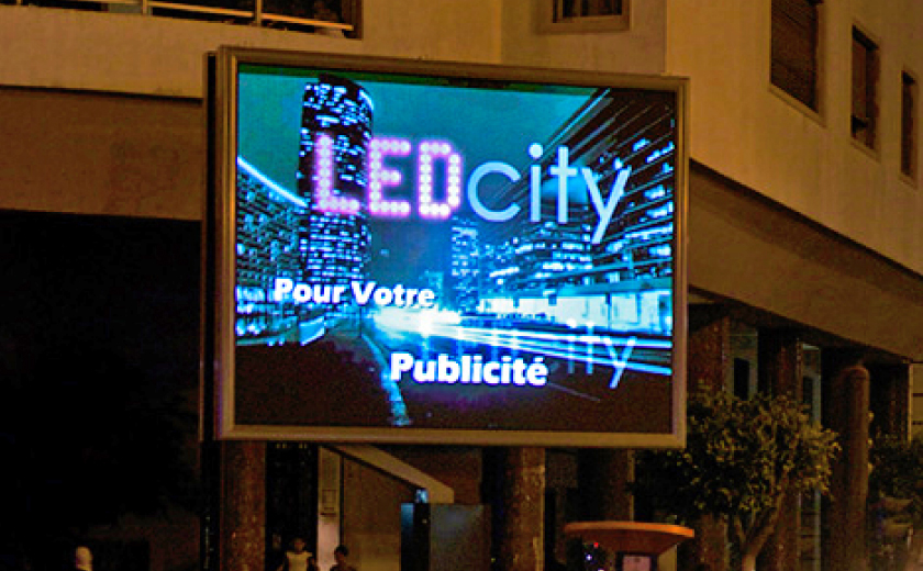 Pantalla LED centro ciudad 1